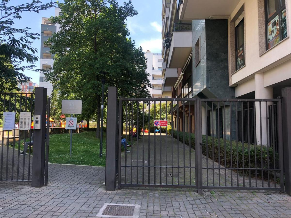 Appartamento Sulla Metro 3 Gialla Maciachini Milano Exterior foto