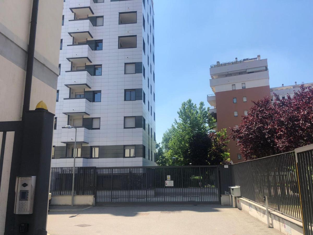 Appartamento Sulla Metro 3 Gialla Maciachini Milano Exterior foto