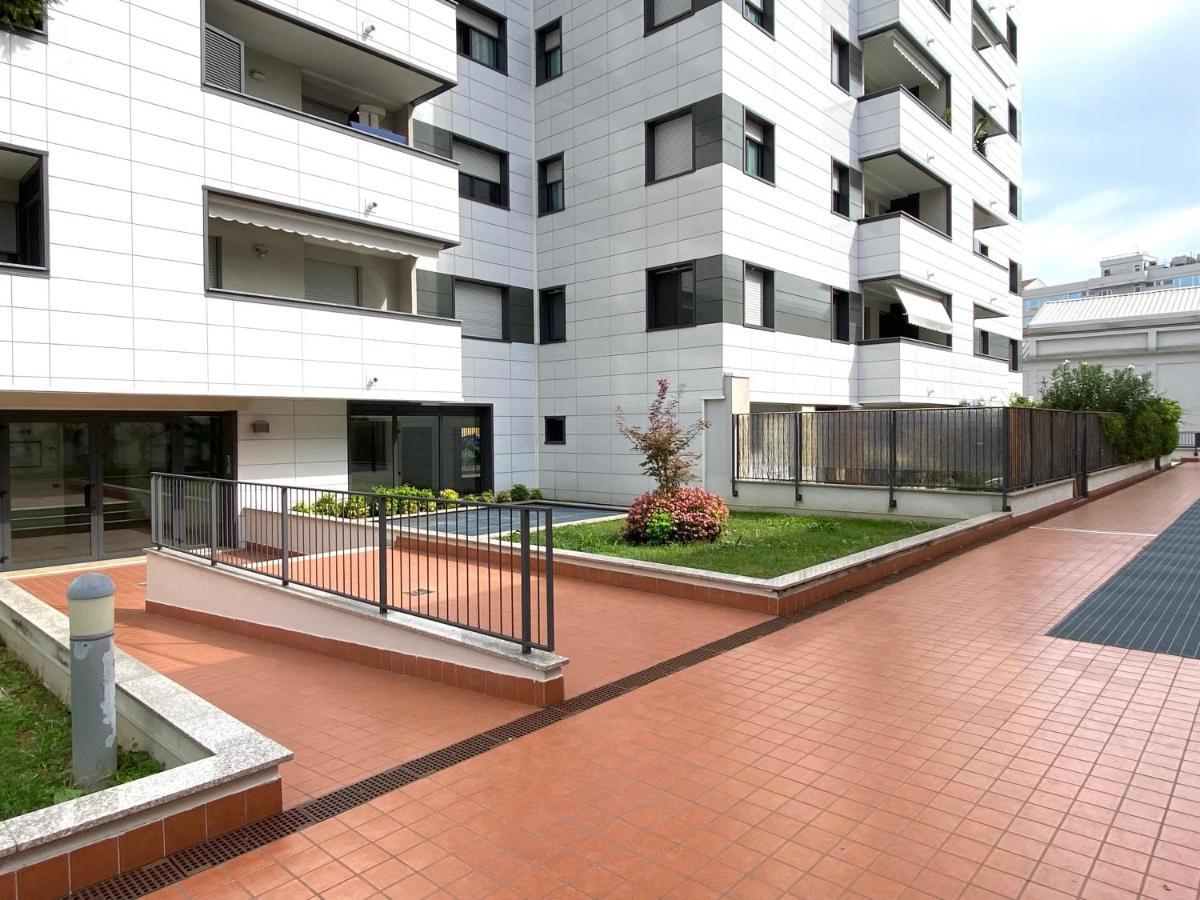 Appartamento Sulla Metro 3 Gialla Maciachini Milano Exterior foto