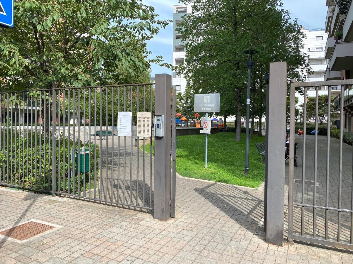 Appartamento Sulla Metro 3 Gialla Maciachini Milano Exterior foto