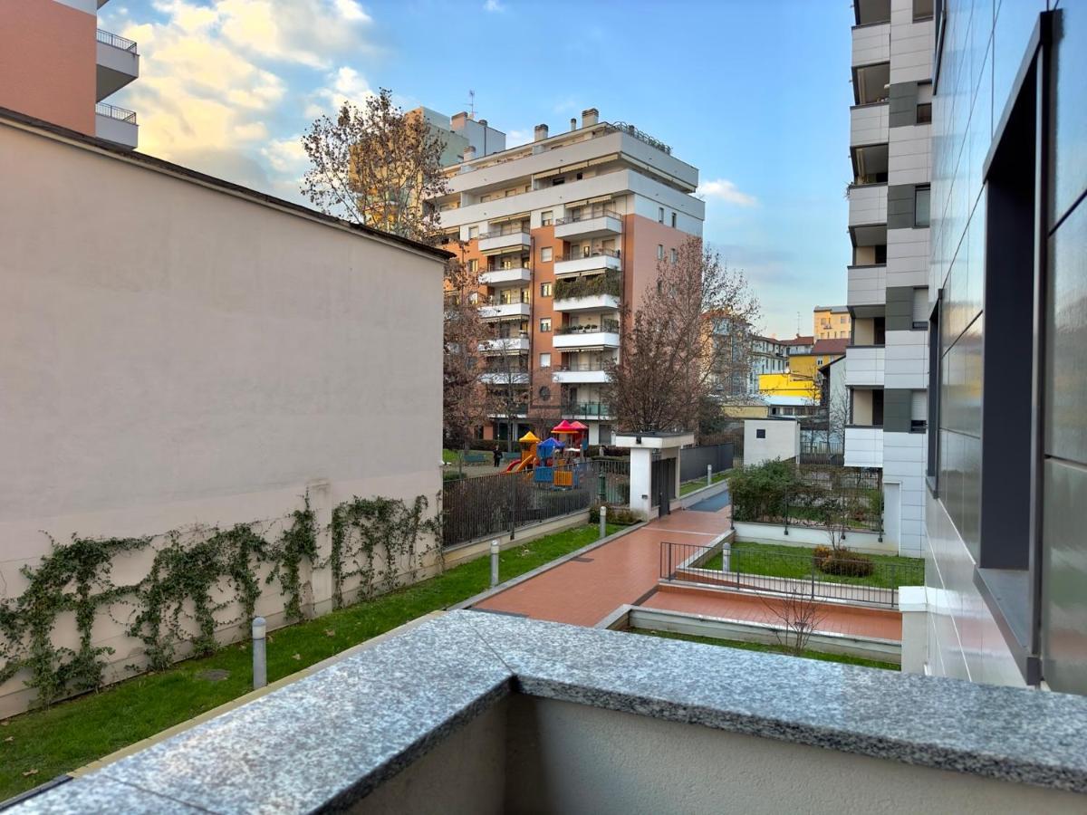 Appartamento Sulla Metro 3 Gialla Maciachini Milano Exterior foto